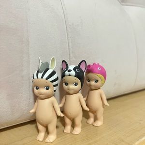 sonny angels pm b4 purchase&open to trade
zebra$13
frenchie $14
pink seahorse$14